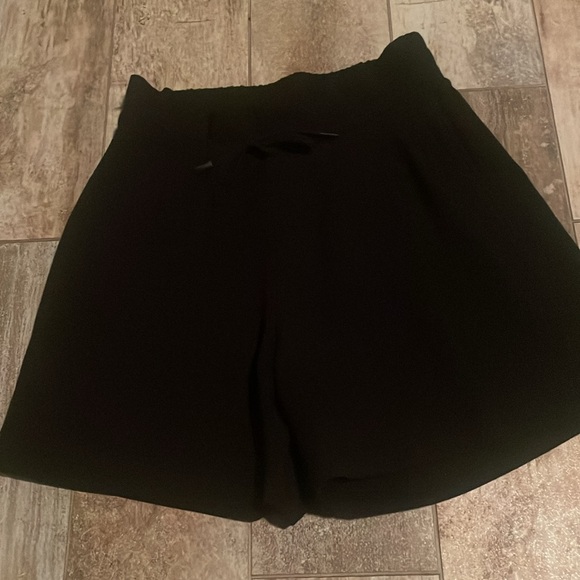 NWT Varley Claude High-Rise Shorts in black - Picture 8 of 11